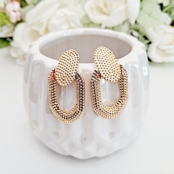 Gold dangle retro earrings Womens textured doorknocker evening statement 💖2/$30 - Picture 1 of 13